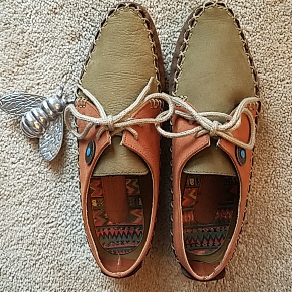 Hush Puppies Moccasin Style Shoes - Picture 7 of 8